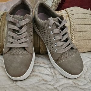 Soda Lace Up Shoes Size 7